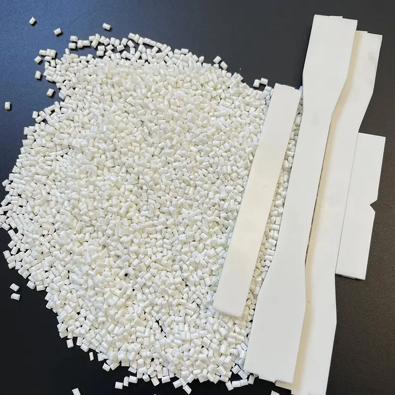 Hvad er forskellene mellem meget hærdet polypropylen og almindelig plast?